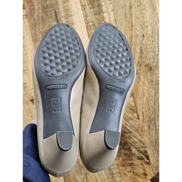 Aerosoles Good Times Women's Taupe Leather Classic Heels Shoes 7 EUC - Picture 7 of 13